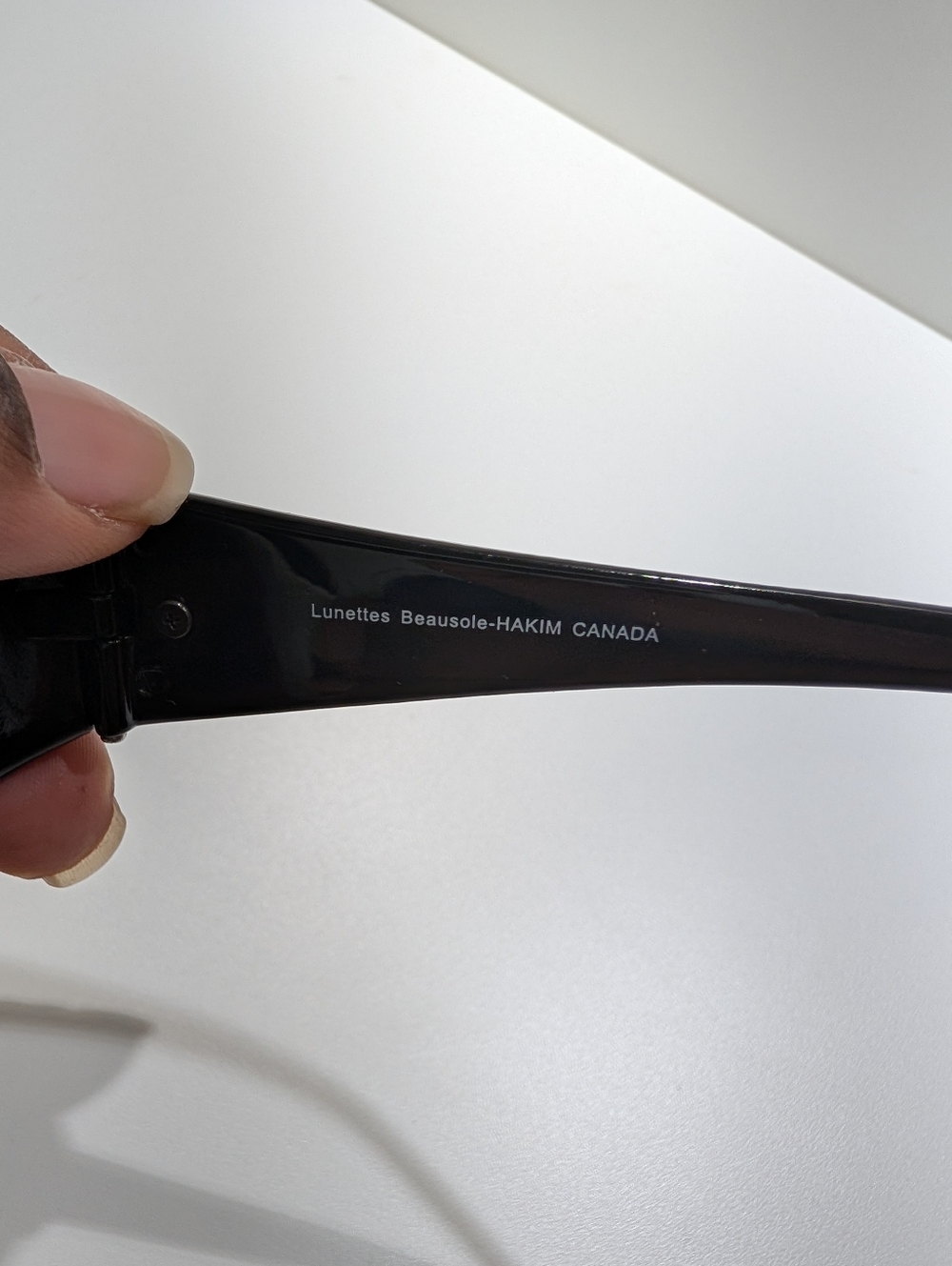 🔵 Sleek Black Rectangular Sunglasses - Dark Smoke Lenses - Picture 4 of 4